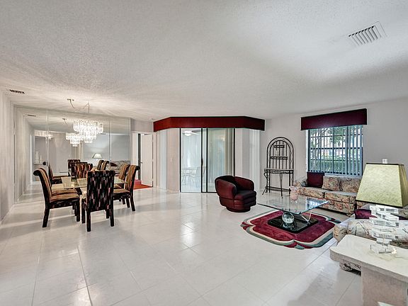 4th image of 5091 Splendido Court #E