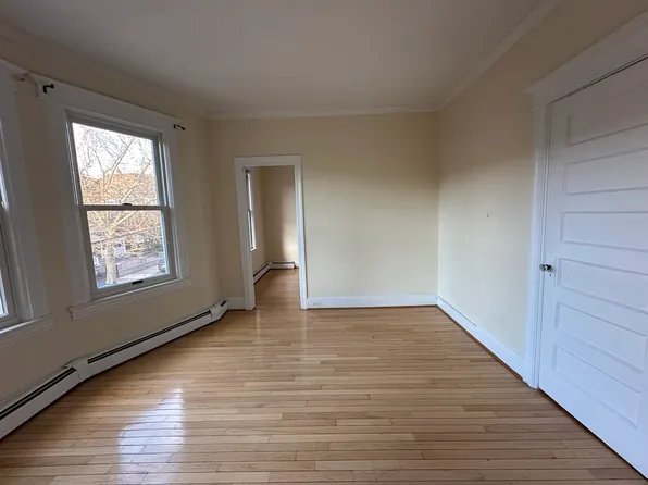 122 Jewett Avenue image 3 of 12