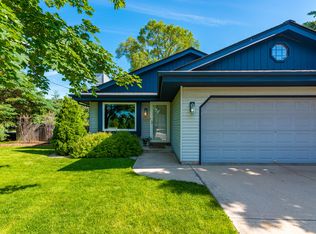 N77W15586 Crossway Dr, Menomonee Falls, WI 53051