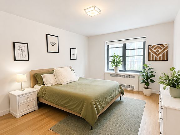 2nd image of 10 W 65th St APT 4E