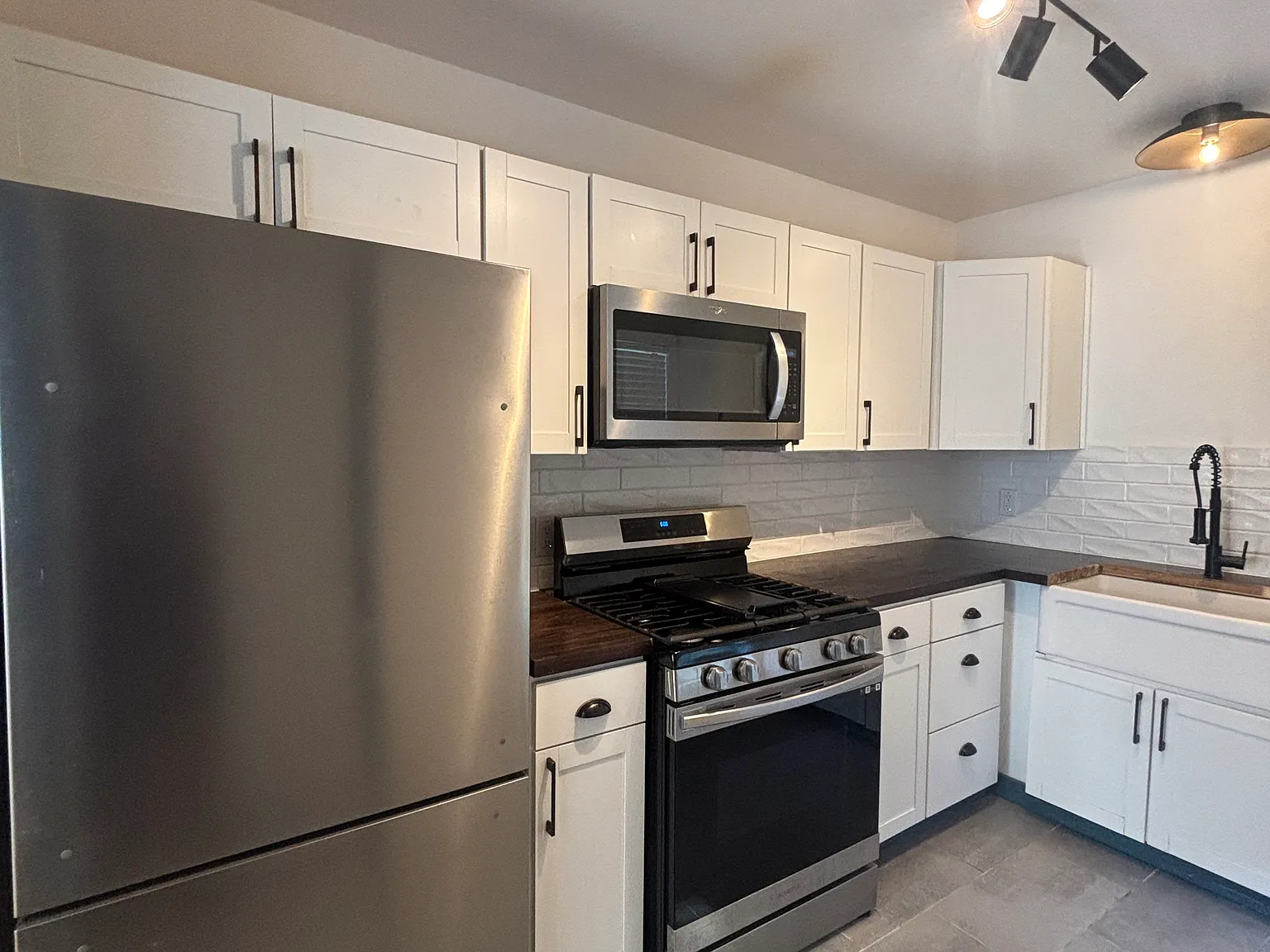 2 bed, 850 sqft, $1,355 — Photo 2