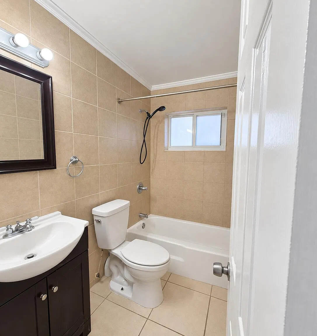 2 bed, 1.0 bath, 950 sqft, $1,690 — Photo 1