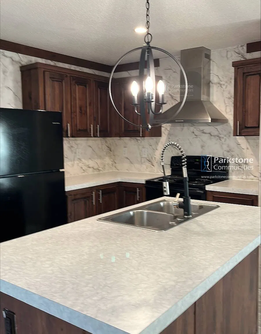 3110 Victory Dr — Photo 2