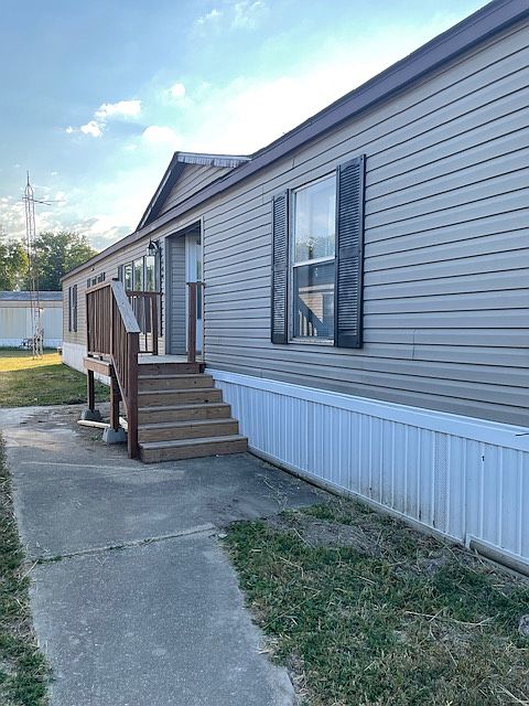 2nd image of 104 Cedar St