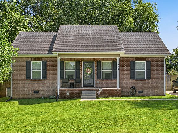 3rd image of 208 Pitt Ln