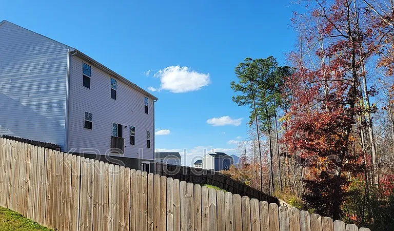 379 Hunting Wood Dr — Photo 20