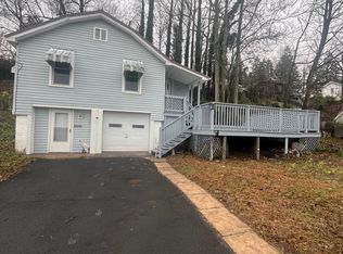 2601/2 S Tulpehocken St, Pine Grove, PA 17963