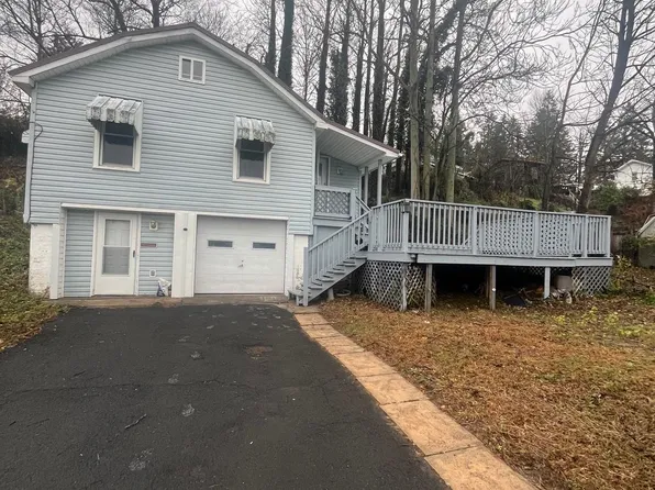 2601/2 S Tulpehocken St, Pine Grove, PA 17963
