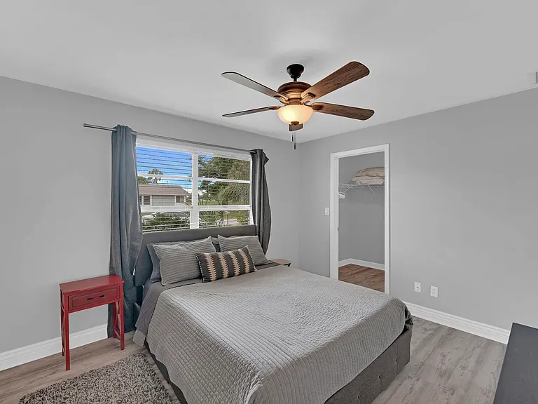 2506 SE 8th Ave — Photo 5
