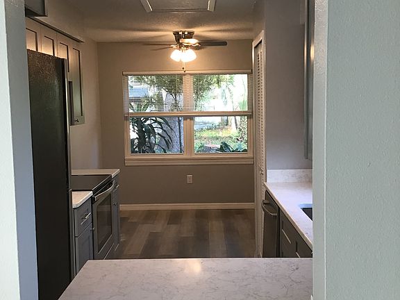 4th image of 961 Lake Ln