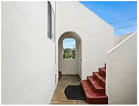 Building Photo - 504 1/2 Belmont Ave