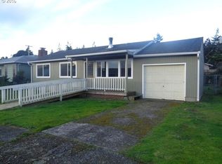 1580 Garfield St, North Bend, OR 97459