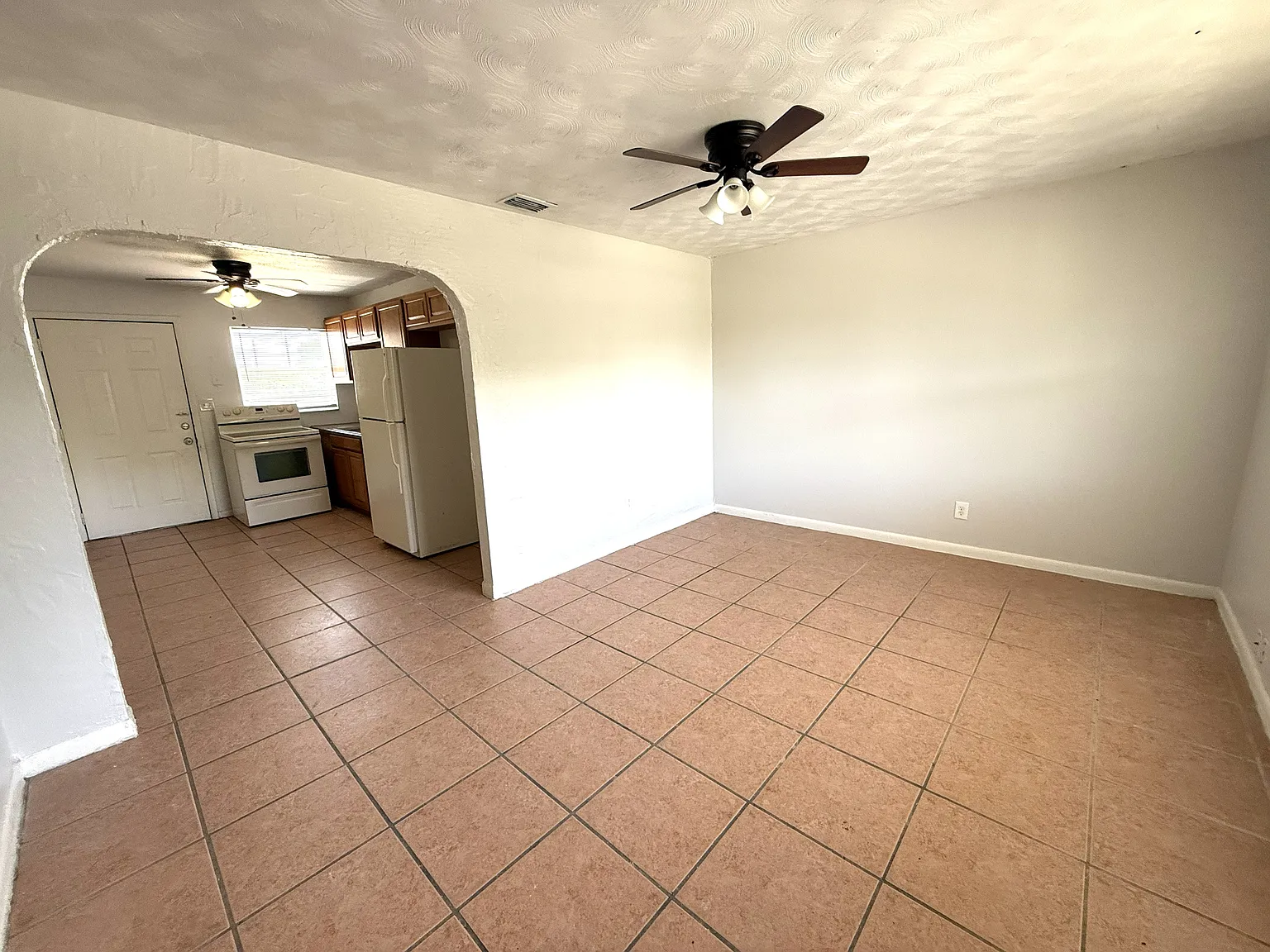 2 bed, 700 sqft, $1,100 — Photo 3