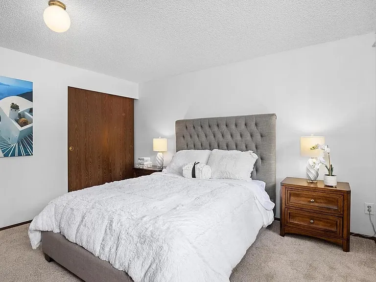 16425 NE 105th Pl — Photo 16