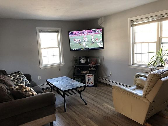 5th image of 26 N Main St APT 4