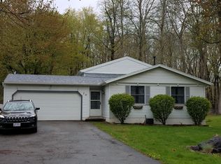 72 Reddick Ln, Rochester, NY 14624