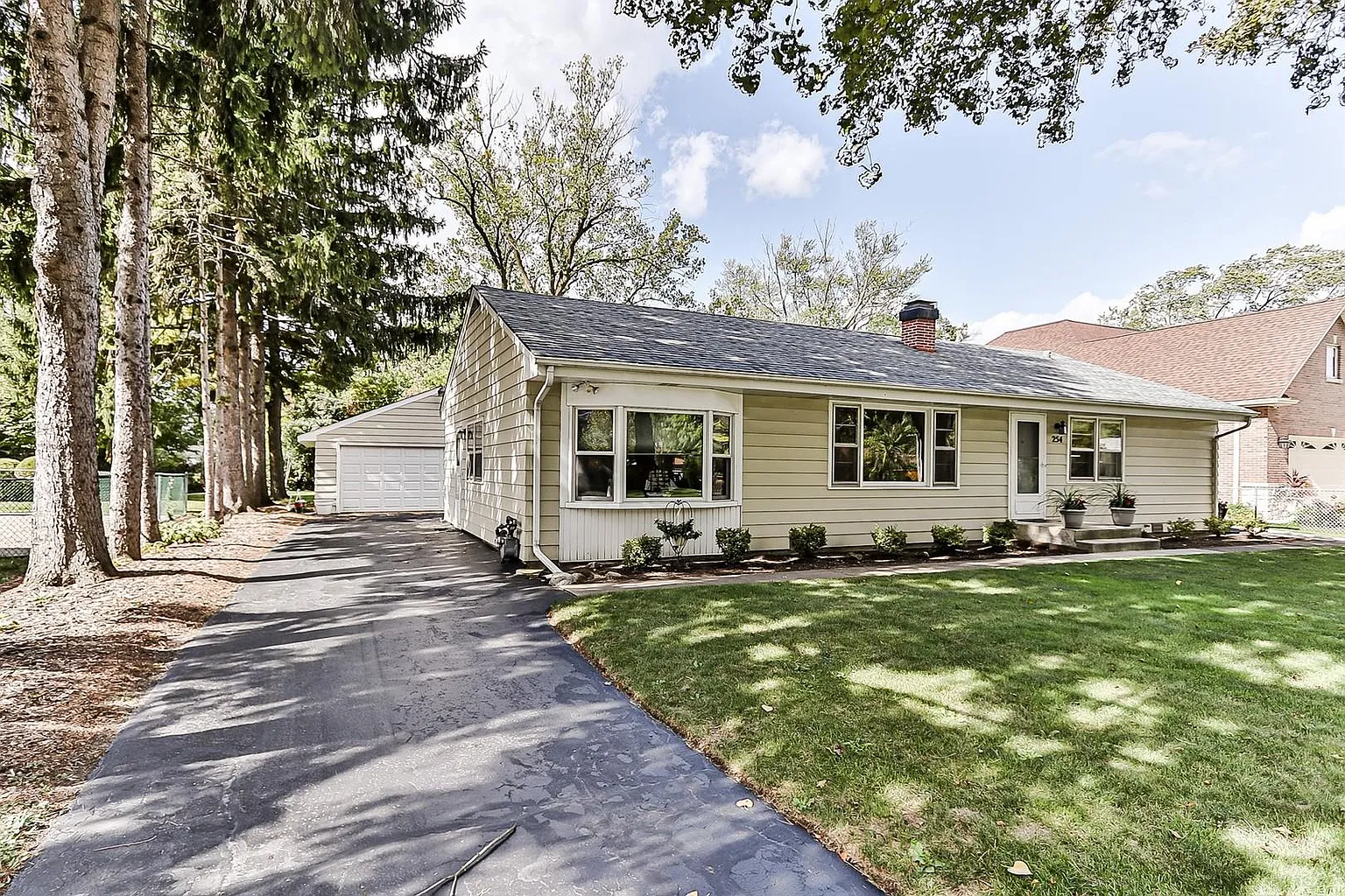 254 N Woodland Dr photo 1