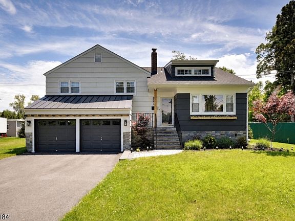 3rd image of 305 Buttfield Dr