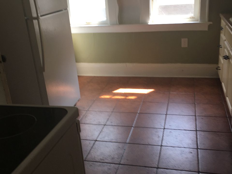 1st image of 844-46 E Gln #2