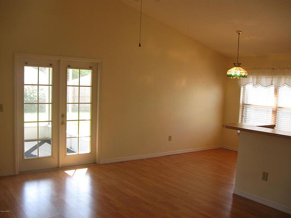 4th image of 4865 Saint Georges Ave