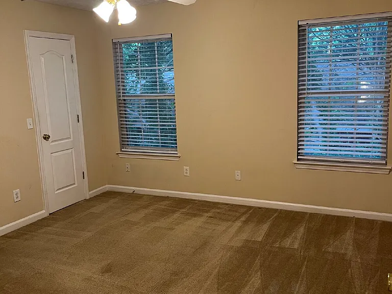1513 Middleborough Ct — Photo 5