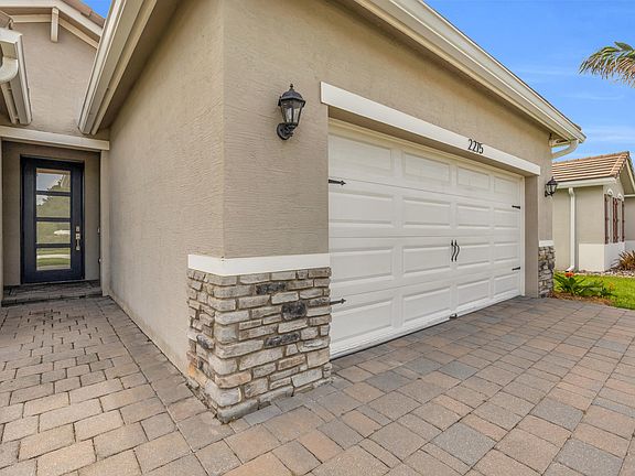 4th image of 2275 SW Strawberry Terrace