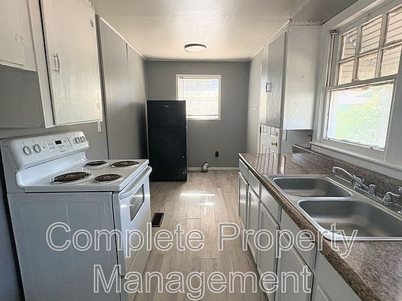 3rd image of 604 Lexington St