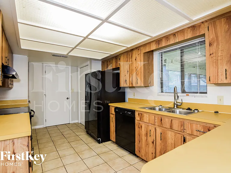 5017 Kingswood Dr — Photo 5