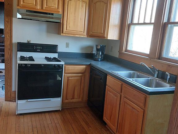 3rd image of 1090 Harrison Ave