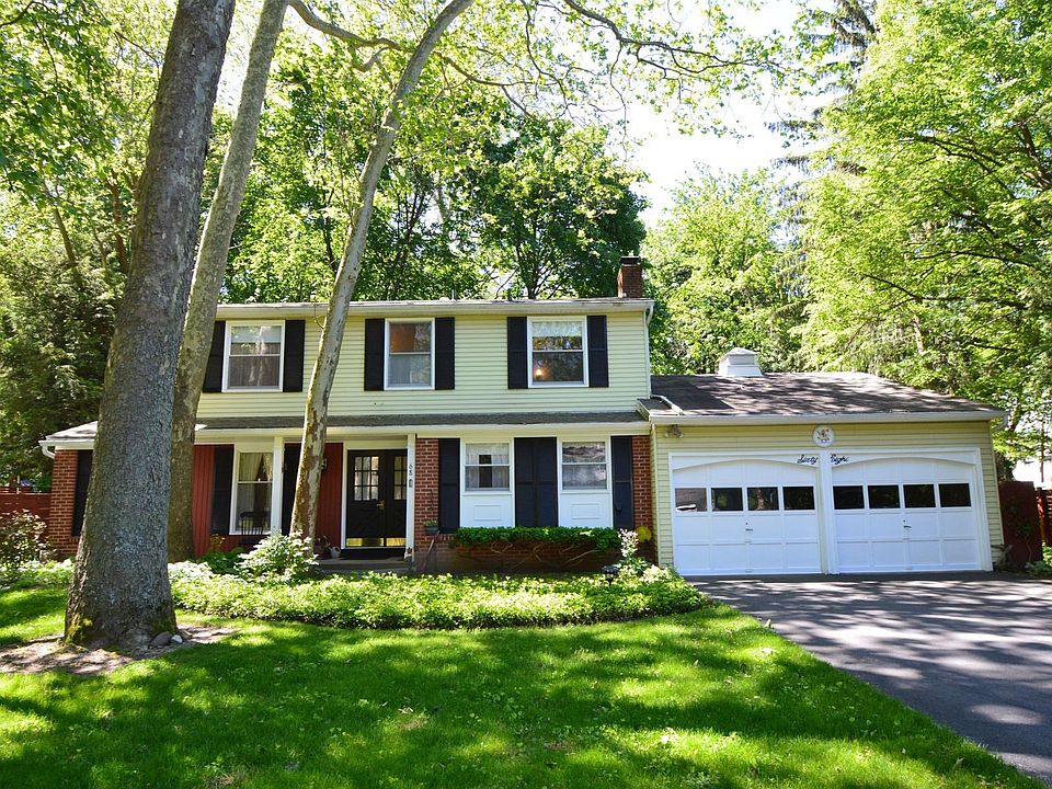 1st image of 68 Brougham Dr