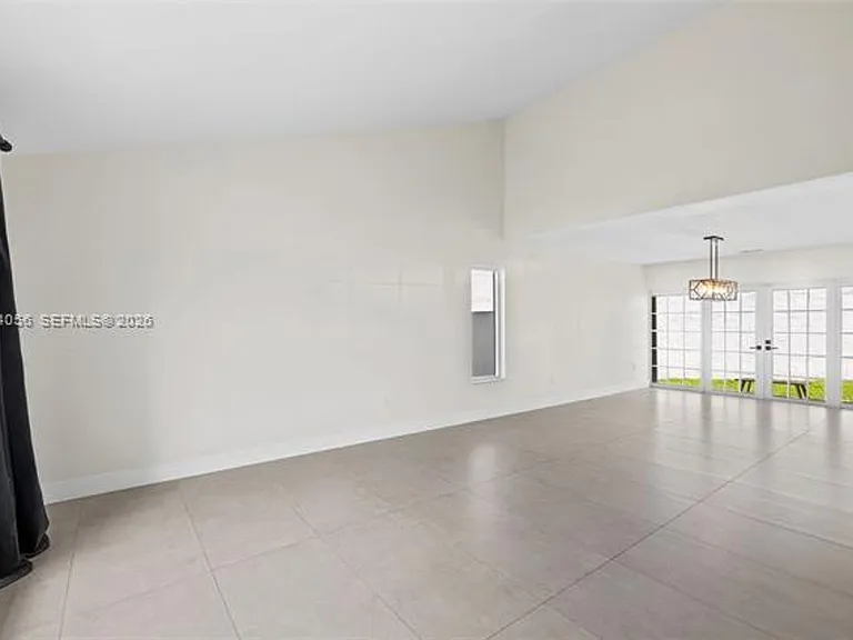 9547 SW 146th Pl — Photo 5