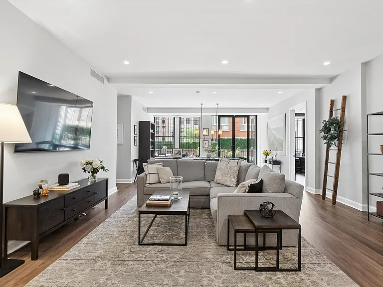 252 W 30th St #2B — Photo 3