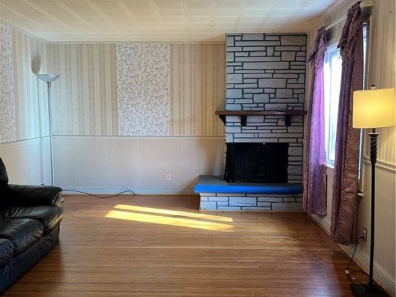 5th image of 1242 Hilton Ave