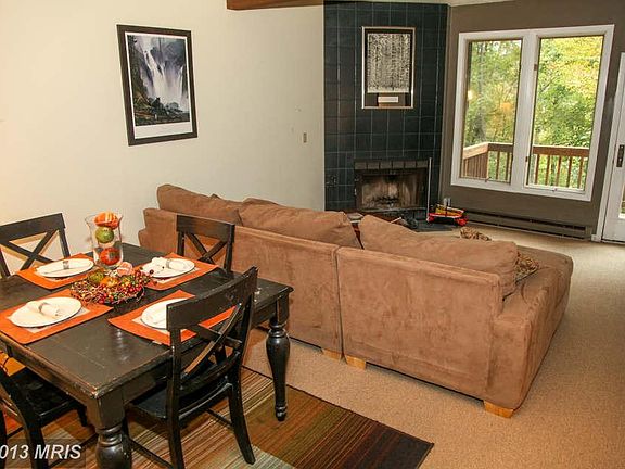 5th image of 37 Lakeview Ct #2D