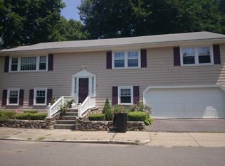 11 Hackensack Ter, Chestnut Hill, MA 02467