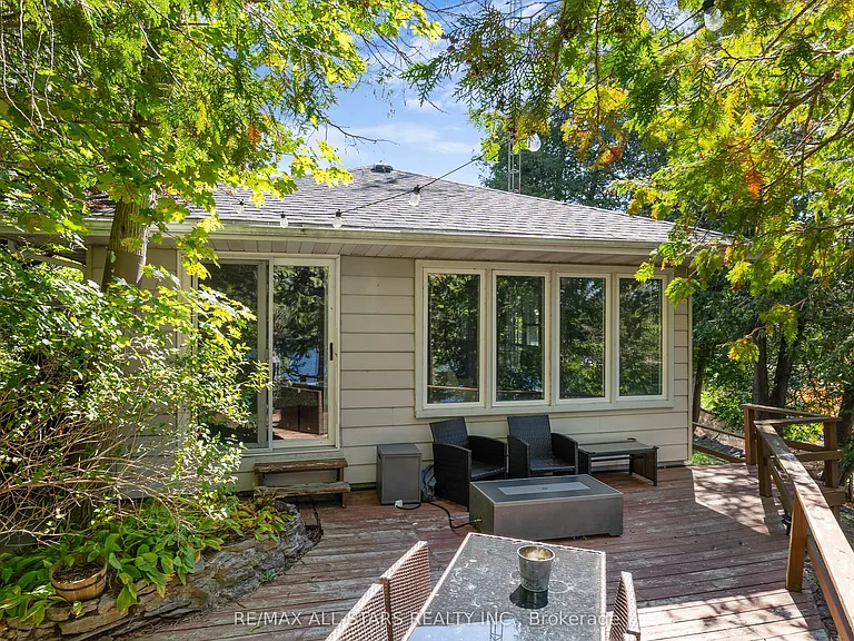 242 Francis St E — Photo 19