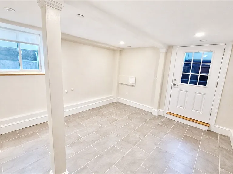 35 Foster St #A — Photo 10