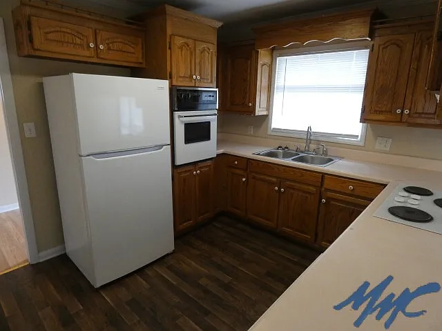 822 Kirkwood Ave — Photo 4