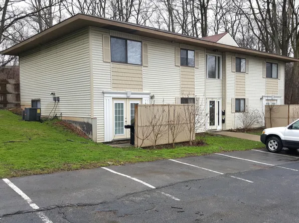 818 Carrier Creek Blvd NE, Grand Rapids, MI 49503