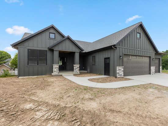5641 Courtney Lynn Ct, Wyoming, MI 49418