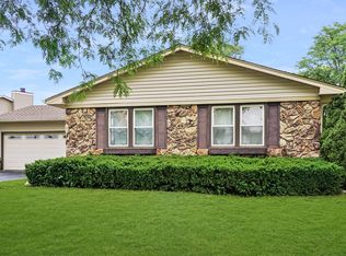 3825 Whispering Trails Dr, Hoffman Estates, IL 60192