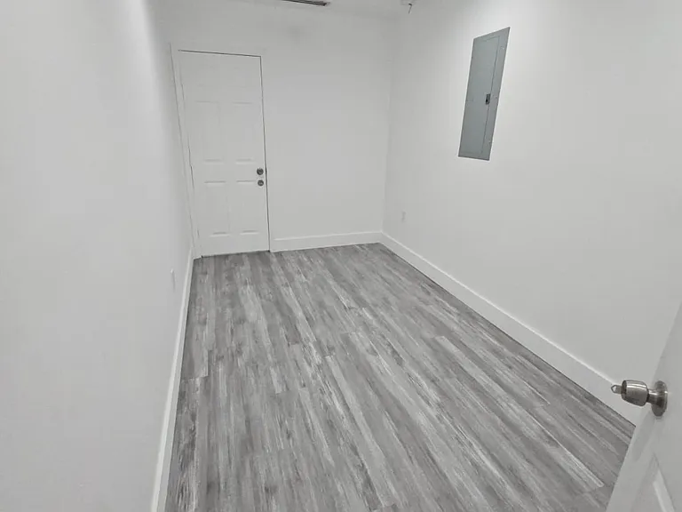 1611 NW 50th St #1 — Photo 3