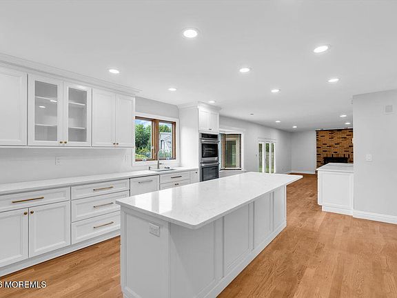 3rd image of 6 Oak Tree Lane