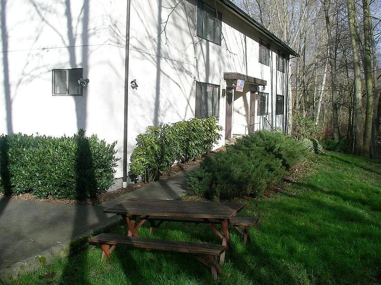 525 NE 104th St #5 — Photo 3
