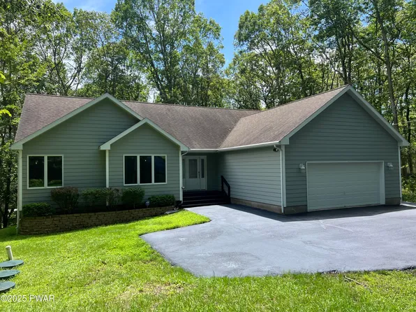802 Appaloosa Ct, Hawley, PA 18428