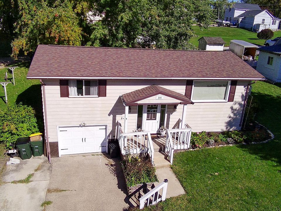 1st image of 204 E Main St