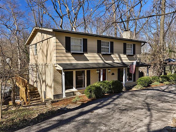 3rd image of 1129 Dunwoody Dr
