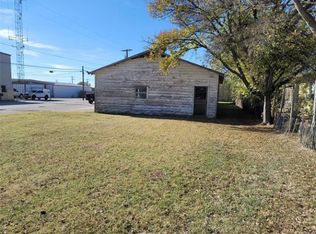 125 E College St, Jacksboro, TX 76458