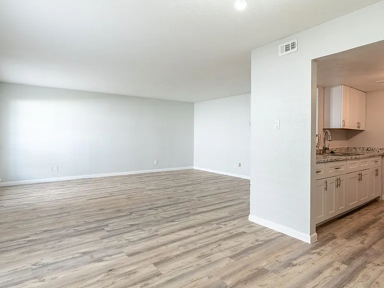 Sun Ridge Apartments — Photo 15