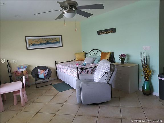 4th image of 3923 NE 166th St #N207